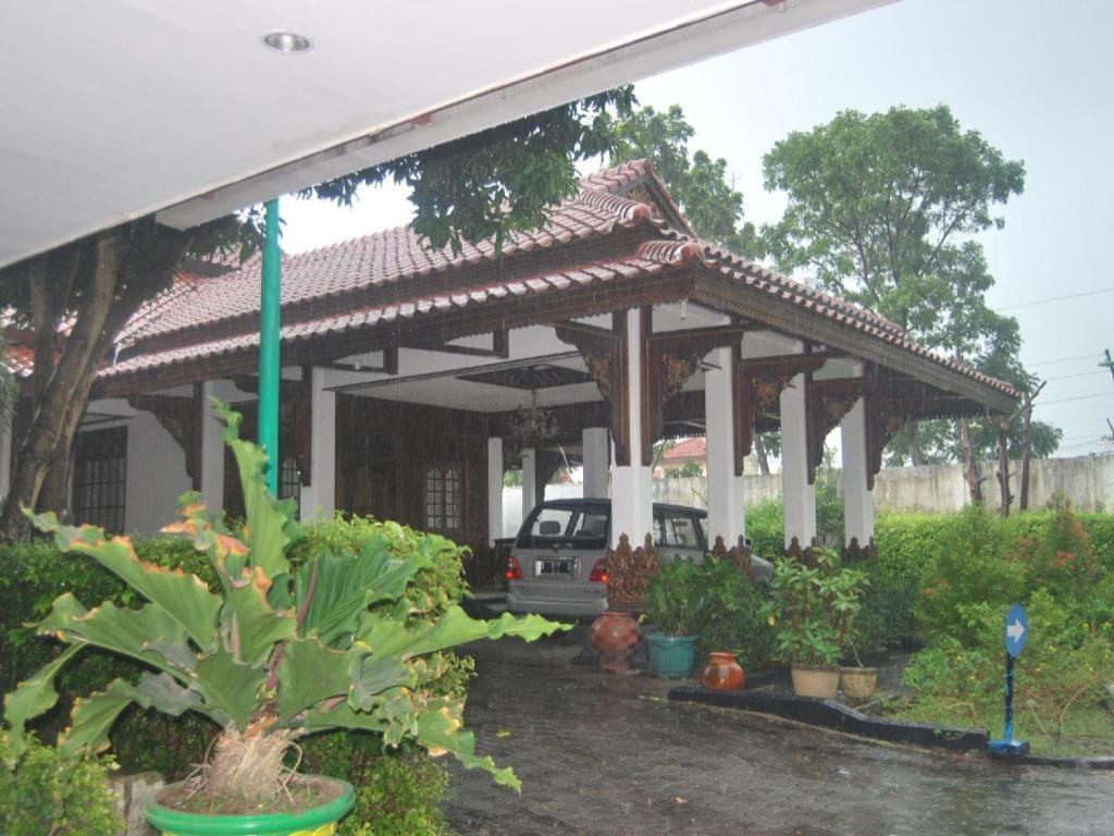 Sadinah Sahid Josodipuro Hotel Colomadu Exterior foto