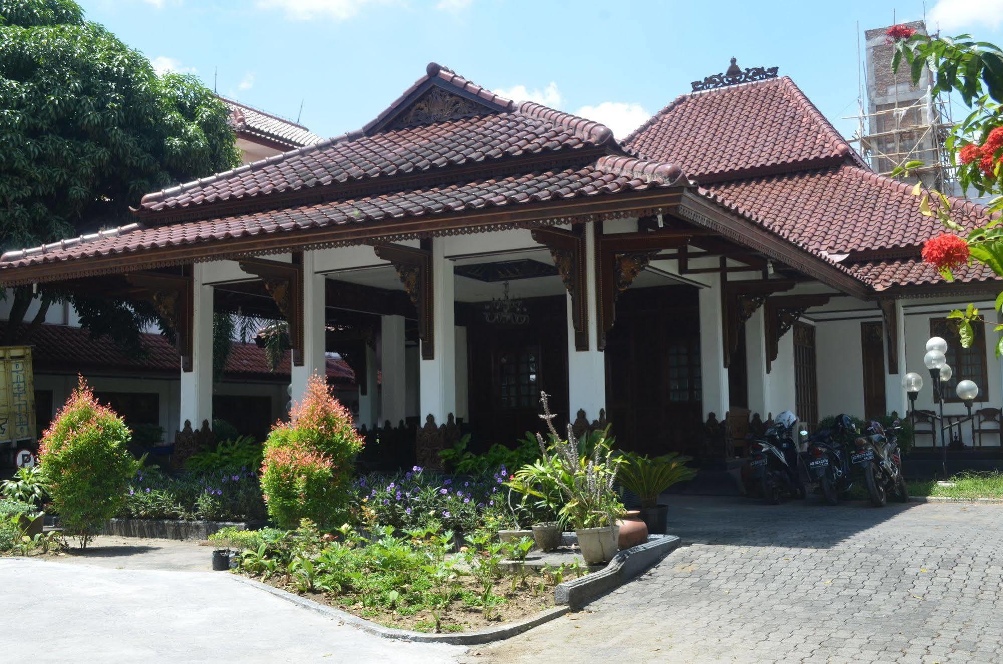 Sadinah Sahid Josodipuro Hotel Colomadu Exterior foto