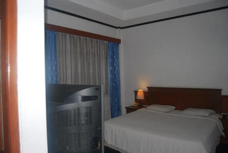 Sadinah Sahid Josodipuro Hotel Colomadu Exterior foto